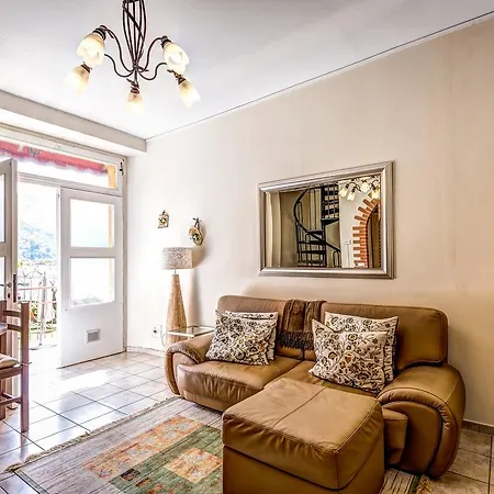 Ξενοδοχείο με διαμερίσματα Lake Como Beach Resort Waterfront Villas 4*