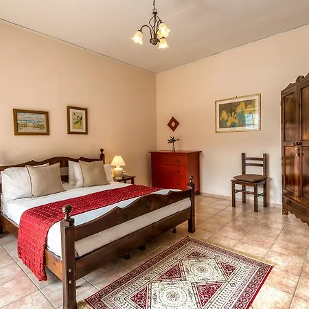 Ξενοδοχείο με διαμερίσματα Lake Como Beach Resort Waterfront Villas 4*